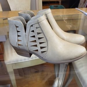 Marcorepublic Women's Side Zip Block Heel Booties